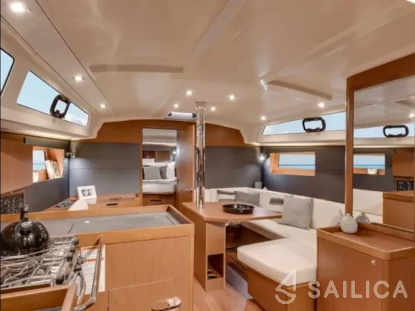 Oceanis 41.1 - Yacht Charter Sailica