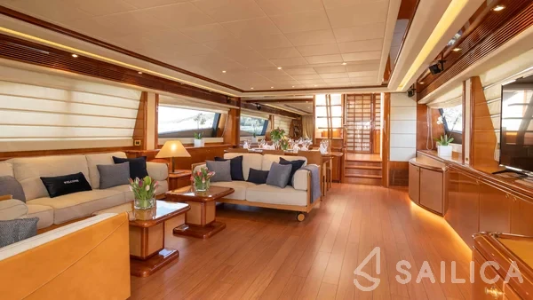 Ferretti 880 - Yacht Charter Sailica