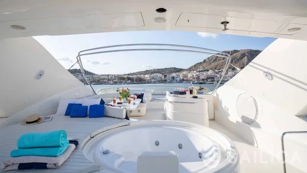 Ferretti 880 - Yacht Charter Sailica