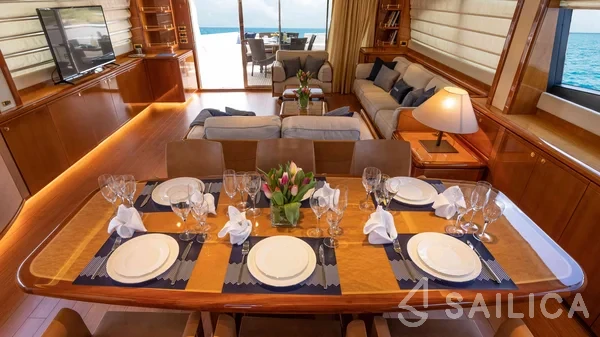Ferretti 880 - Yacht Charter Sailica
