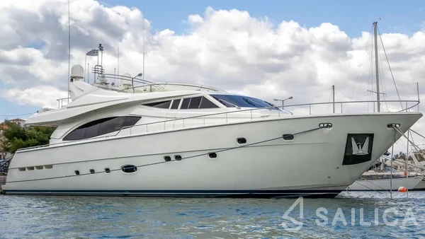 Ferretti 880 - Yacht Charter Sailica