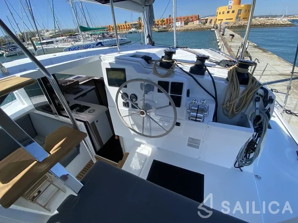 Isla 40 - Yacht Charter Sailica