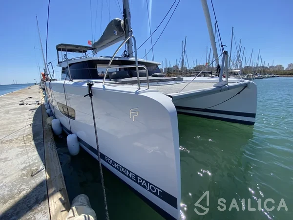 Isla 40 - Yacht Charter Sailica