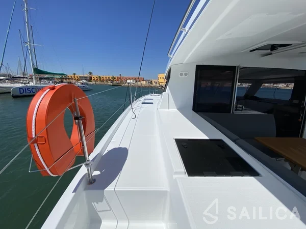 Isla 40 - Yacht Charter Sailica
