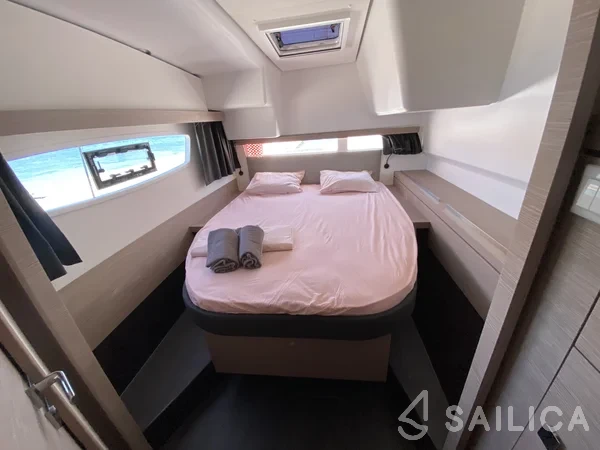 Isla 40 - Yacht Charter Sailica