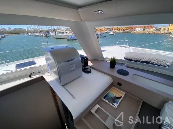Isla 40 - Yacht Charter Sailica