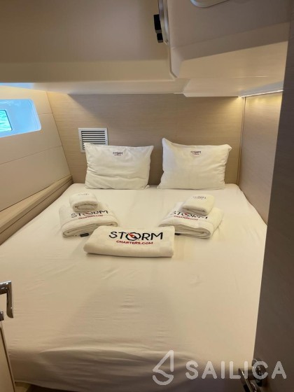 Jeanneau 54 - Yacht Charter Sailica