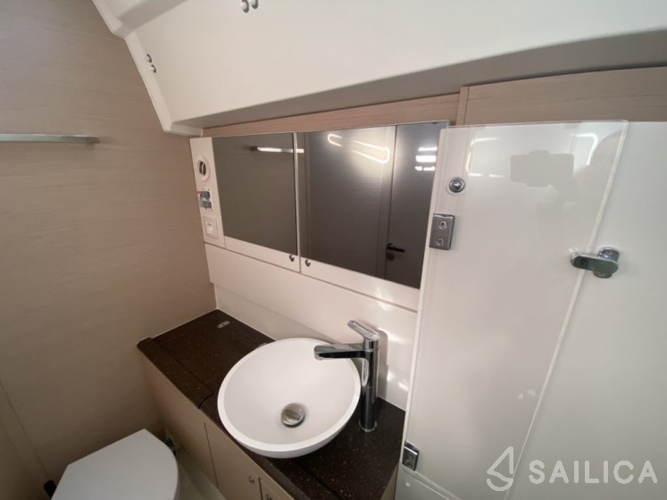 Jeanneau 54 - Yacht Charter Sailica