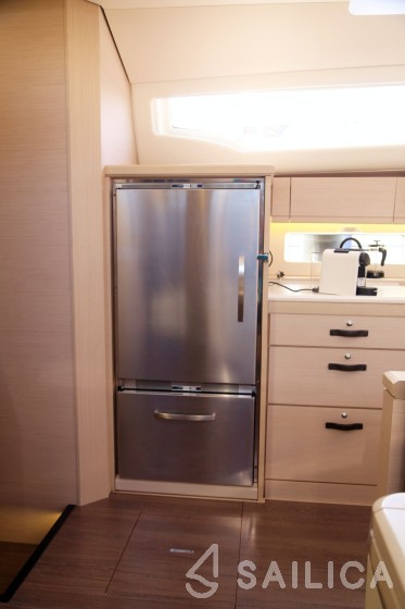 Jeanneau 54 - Yacht Charter Sailica