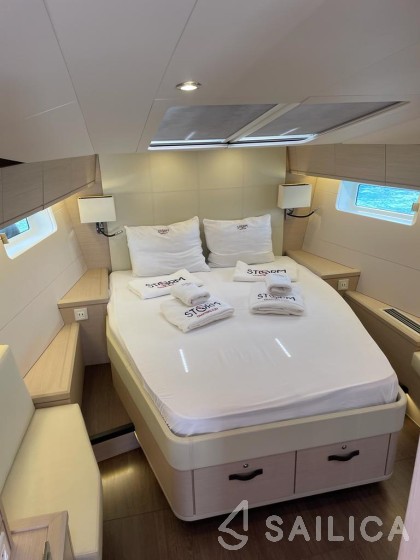 Jeanneau 54 - Yacht Charter Sailica
