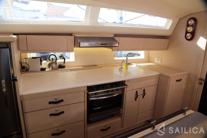 Jeanneau 54 - Yacht Charter Sailica