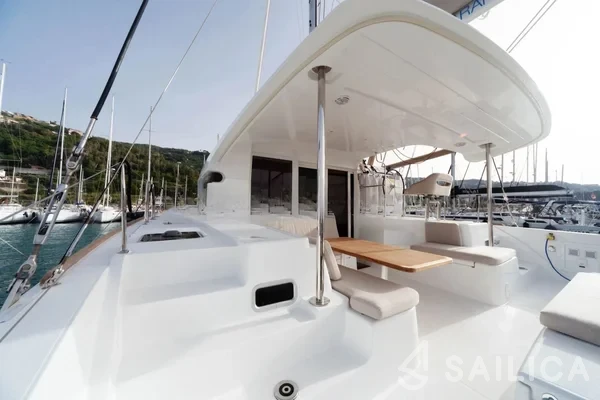 Lagoon 40 - Yacht Charter Sailica
