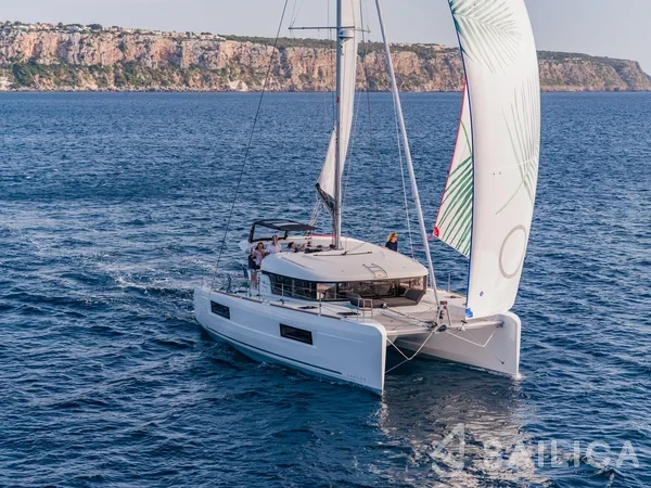 Lagoon 40 - Yacht Charter Sailica