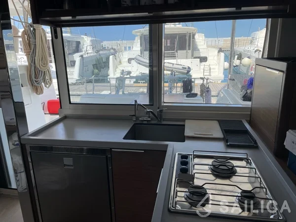 Lagoon 40 - Yacht Charter Sailica