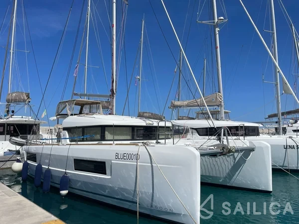 Lagoon 40 - Yacht Charter Sailica