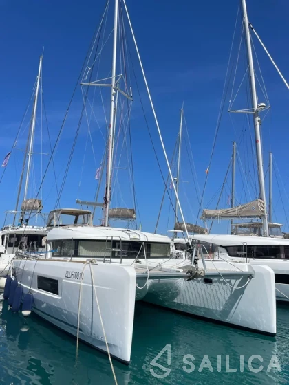 Lagoon 40 - Yacht Charter Sailica