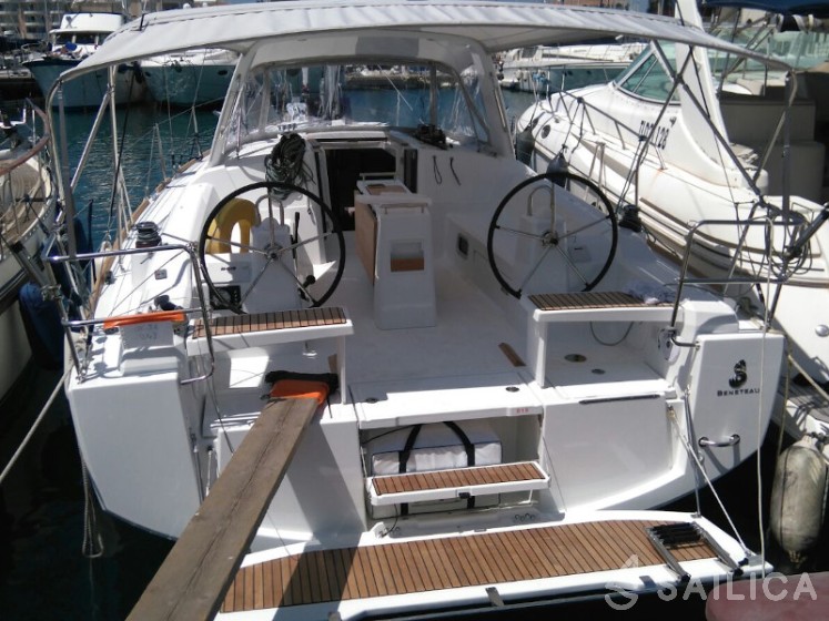 Oceanis 38 - Yacht Charter Sailica