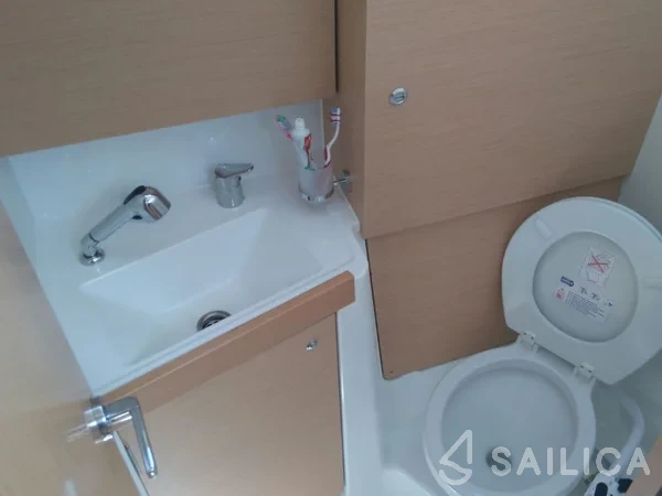 Oceanis 38 - Yacht Charter Sailica