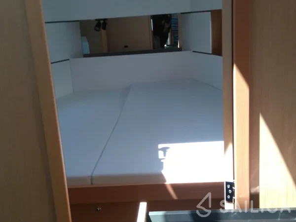 Oceanis 38 - Yacht Charter Sailica