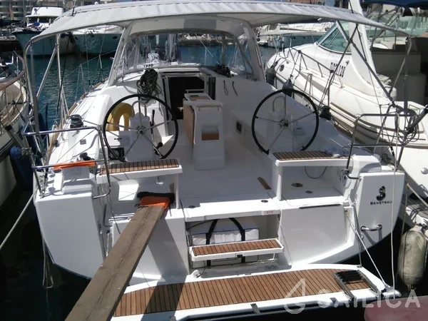 Oceanis 38 - Yacht Charter Sailica