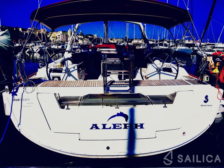 Oceanis 45 - Yacht Charter Sailica