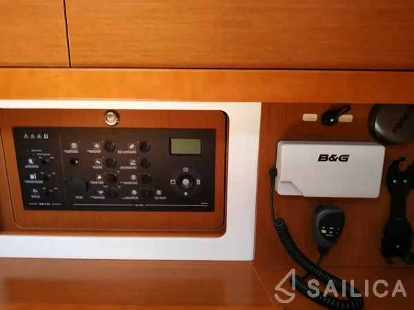 Oceanis 45 - Yacht Charter Sailica