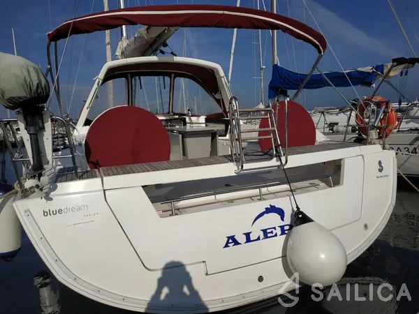 Oceanis 45 - Yacht Charter Sailica