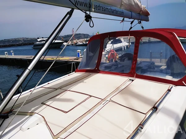 Oceanis 45 - Yacht Charter Sailica