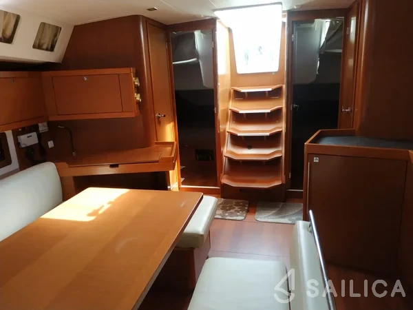Oceanis 45 - Yacht Charter Sailica