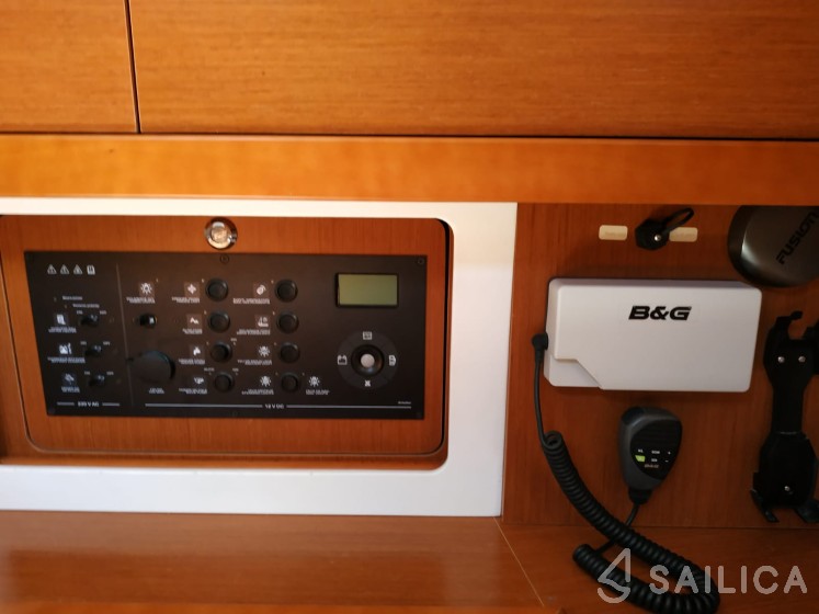 Oceanis 45 - Yacht Charter Sailica