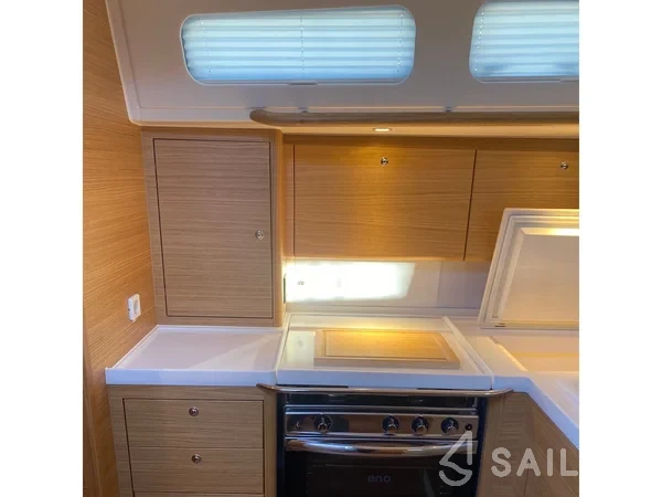 X 4-3 - Yacht Charter Sailica