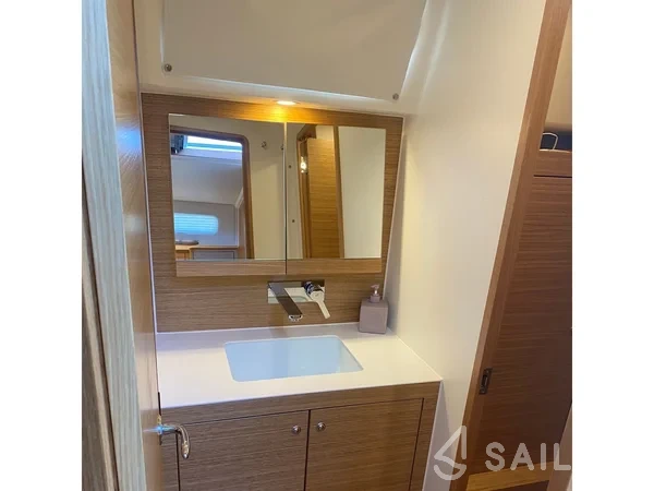 X 4-3 - Yacht Charter Sailica