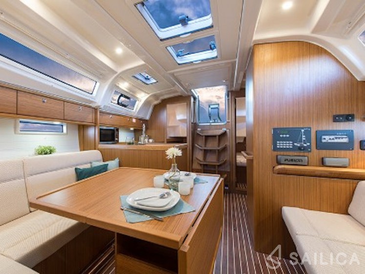 Bavaria 37 - Yacht Charter Sailica