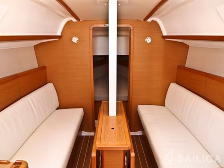 Sun Odyssey 33i - Yacht Charter Sailica