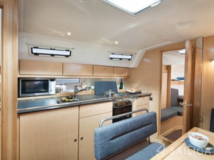 Bavaria 40 - Yacht Charter Sailica