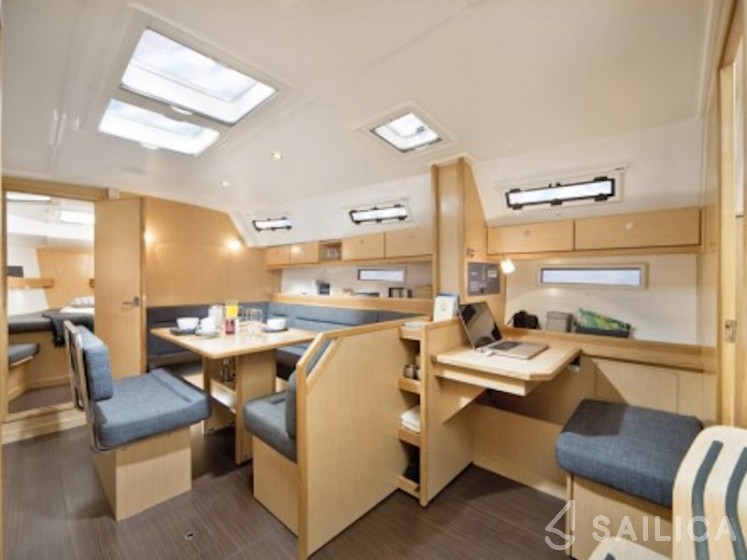 Bavaria 40 - Yacht Charter Sailica
