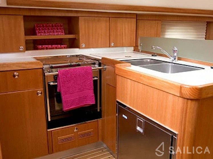 Elan 384 Impression - Yacht Charter Sailica