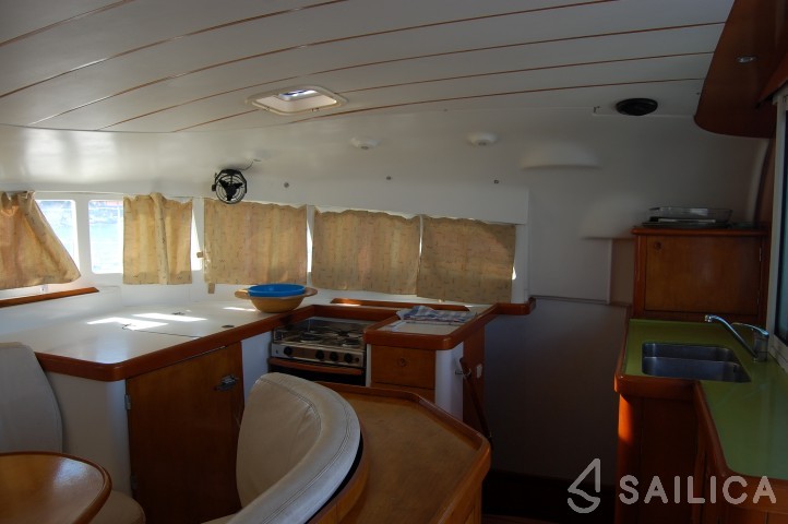 Lagoon 410 - Yacht Charter Sailica