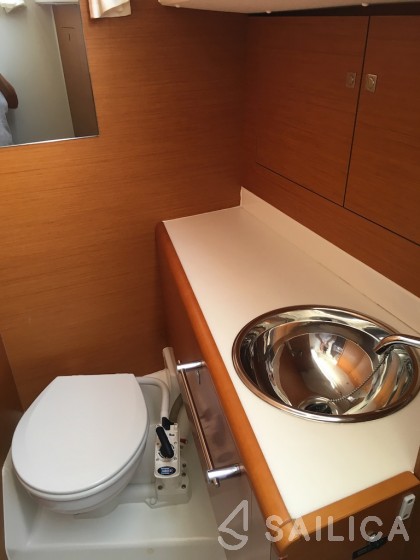 Sun Odyssey 419 - Yacht Charter Sailica