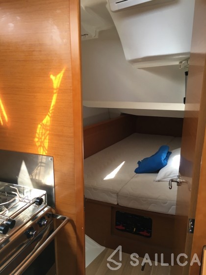 Sun Odyssey 419 - Yacht Charter Sailica