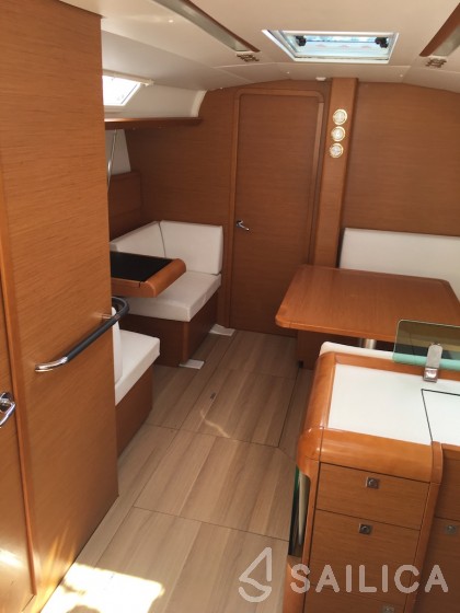 Sun Odyssey 419 - Yacht Charter Sailica