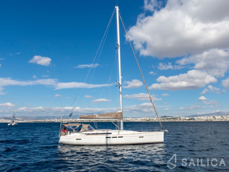 Sun Odyssey 509 - Yacht Charter Sailica