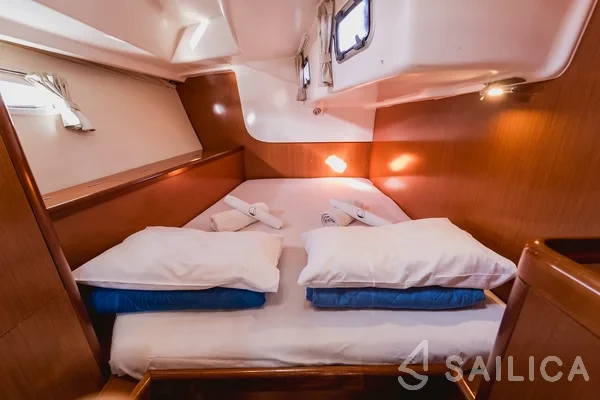 Oceanis 46 - Yacht Charter Sailica