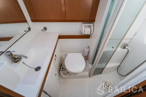 Oceanis 46 - Yacht Charter Sailica