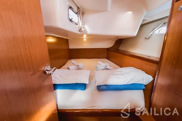Oceanis 46 - Yacht Charter Sailica