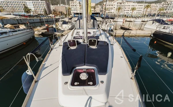 Oceanis 46 - Yacht Charter Sailica