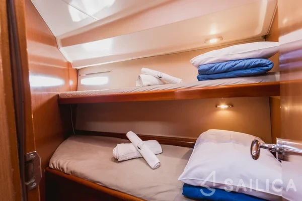Oceanis 46 - Yacht Charter Sailica