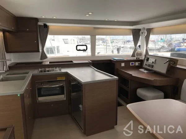 Lagoon 450 S - 4 + 2 cab. - Yacht Charter Sailica
