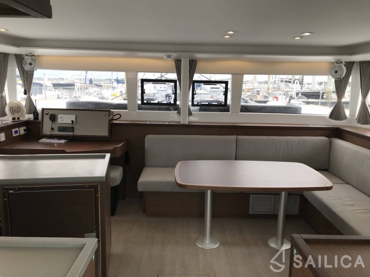 Lagoon 450 S - 4 + 2 cab. - Yacht Charter Sailica