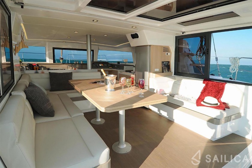 Bali 4.1 - Yacht Charter Sailica